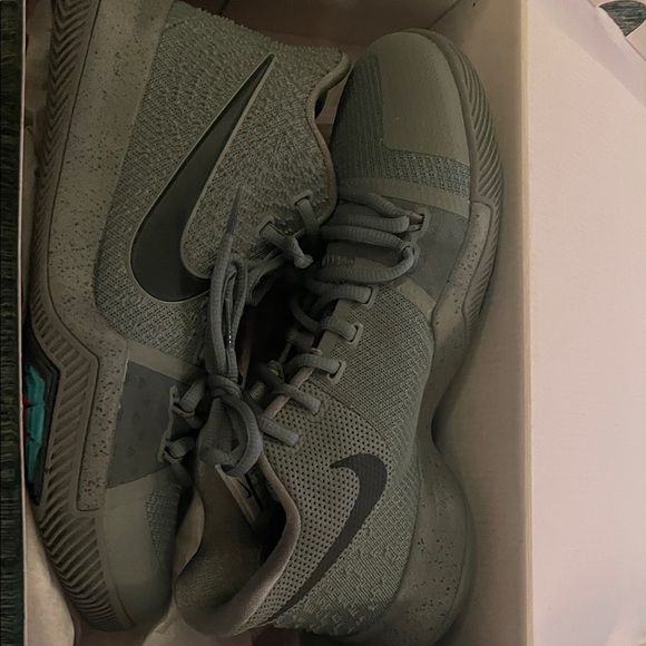 Nike Vibrant Green Athletic Shoes - Picture 3 of 5